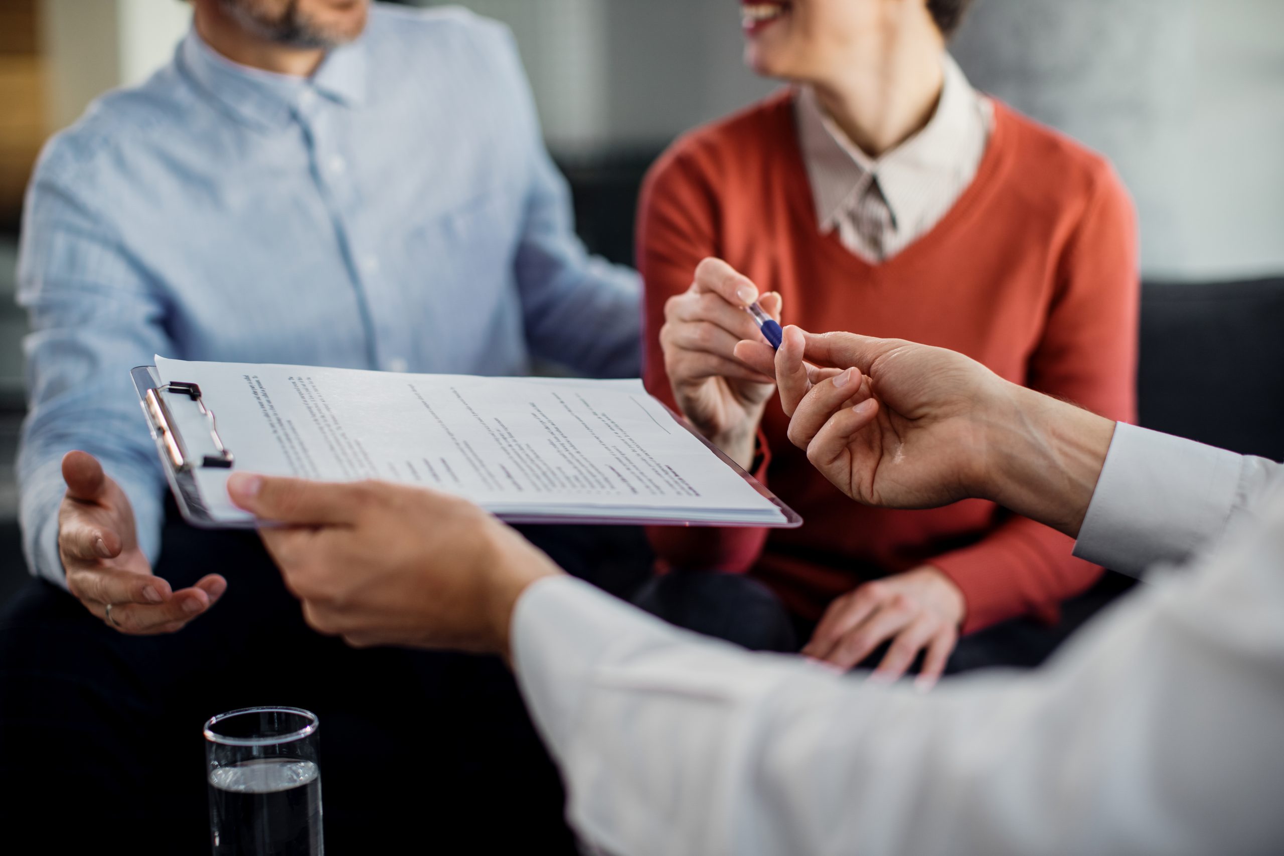 REGULACIÓN DEL ORDEN PERSONAL Y FAMILIAR, CONTRATOS Y HERENCIA