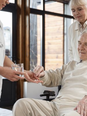 CUIDADOS AUXILIARES DE ENFERMERÍA EN GERIATRÍA