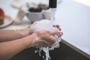 Aplicación de normas y condiciones higiénico-sanitarias en restauración